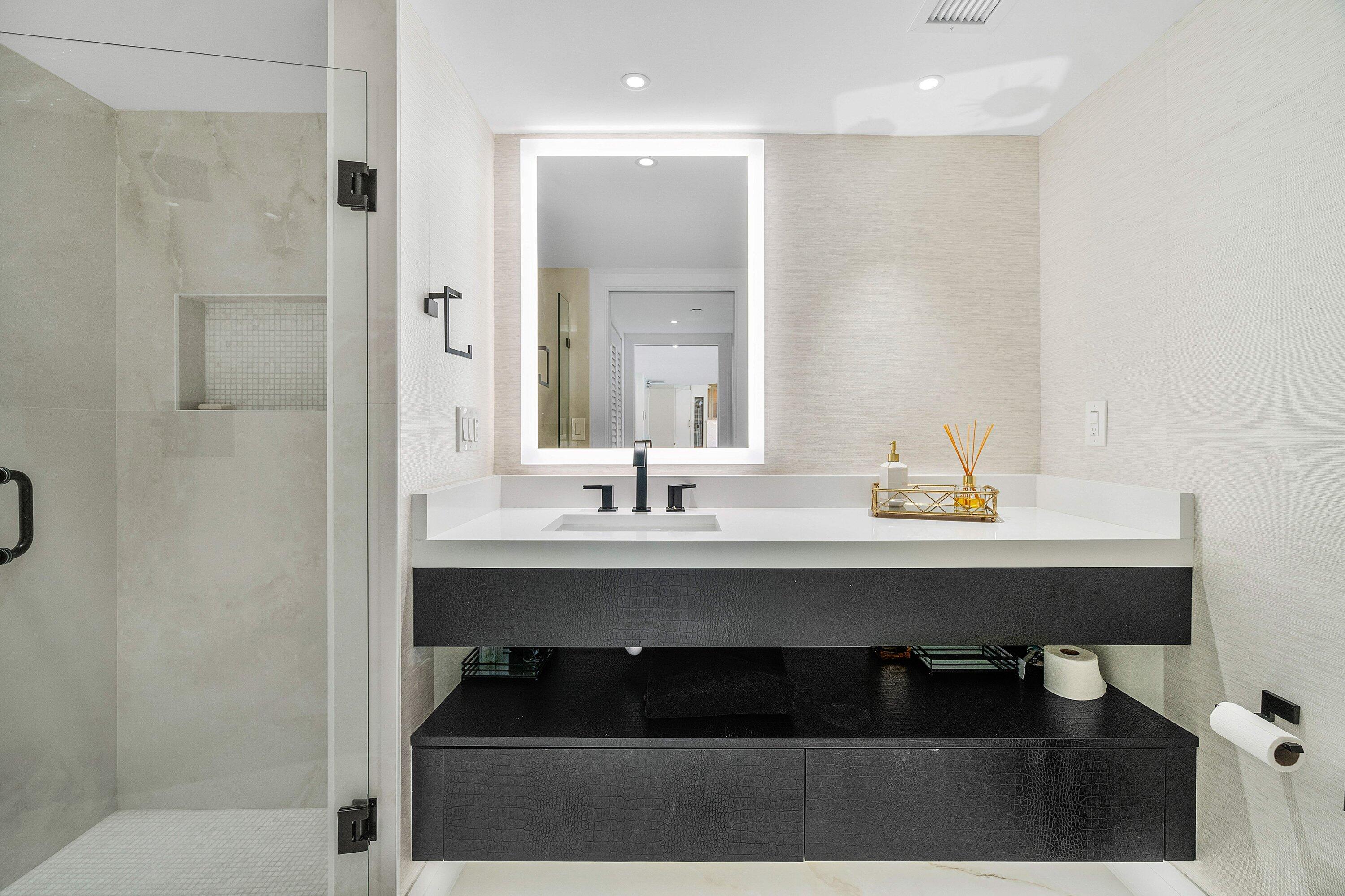 MIZNER COURT - Residential