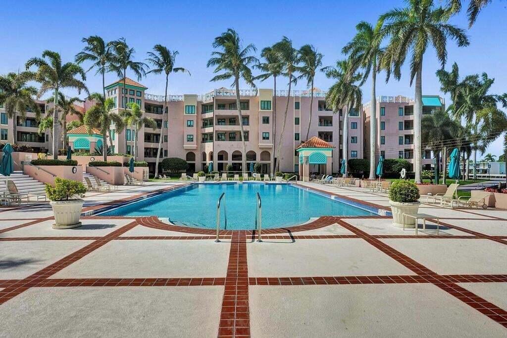 MIZNER COURT - Residential