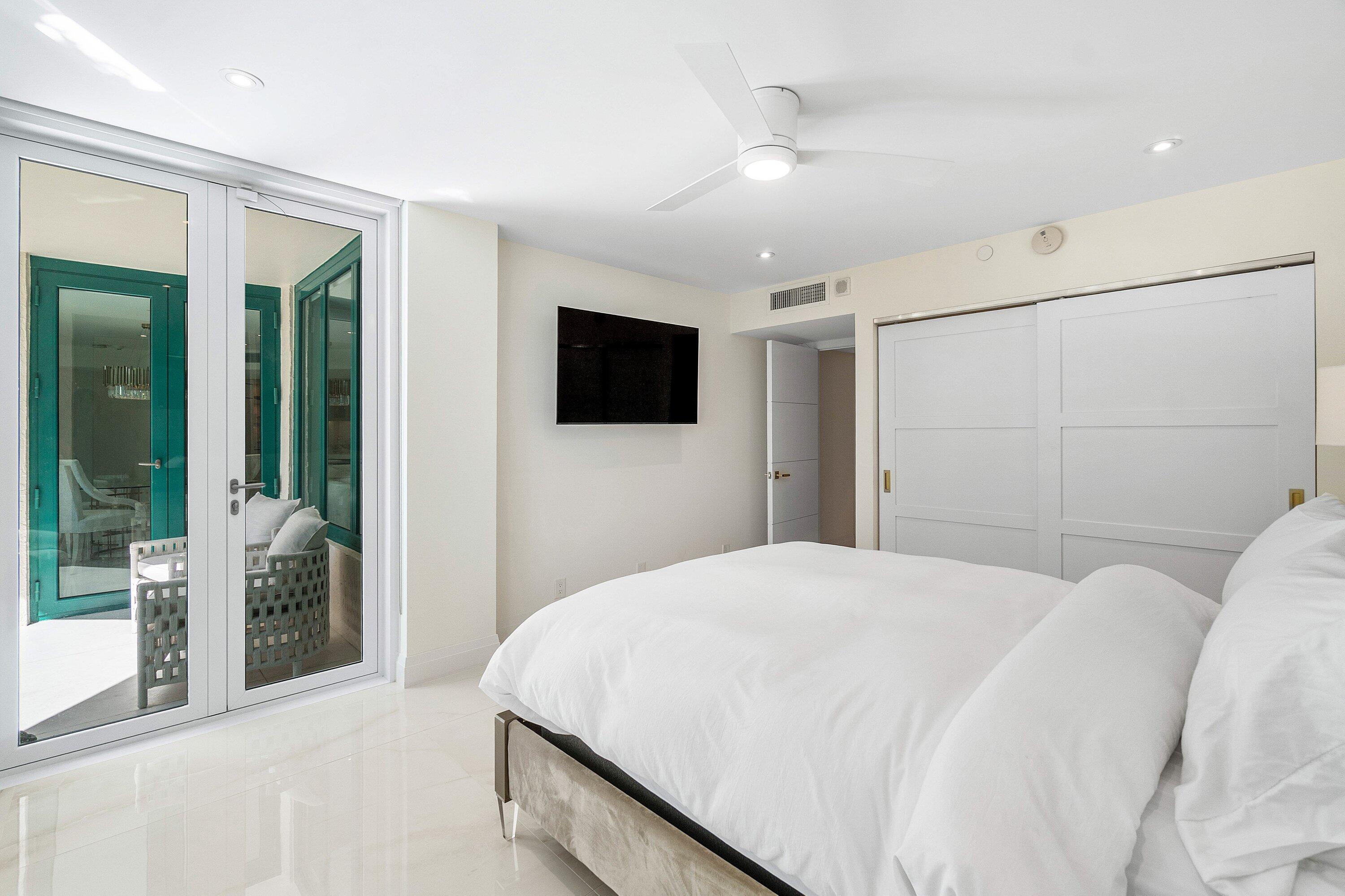 MIZNER COURT - Residential