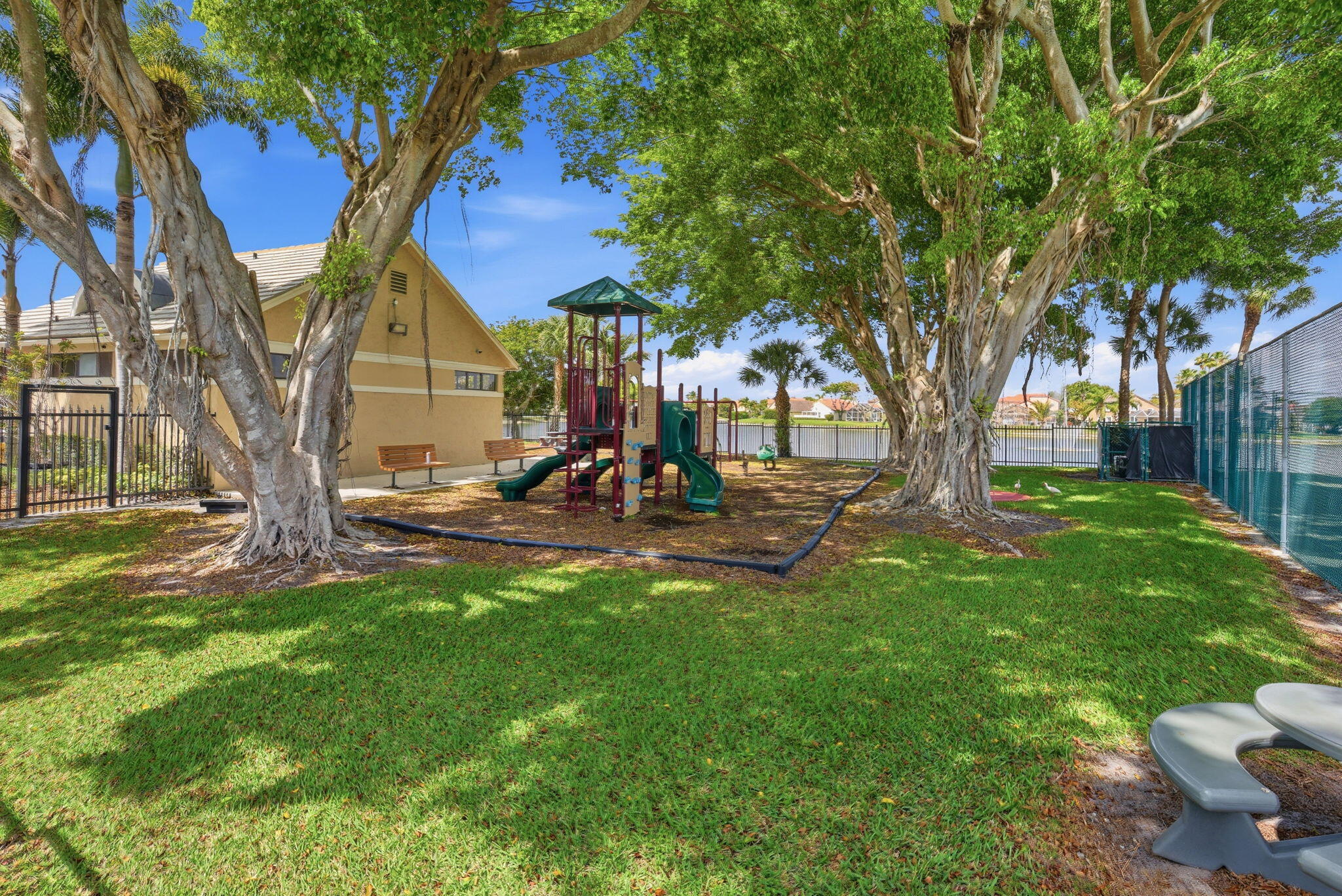 PORT CAYMAN - Residential