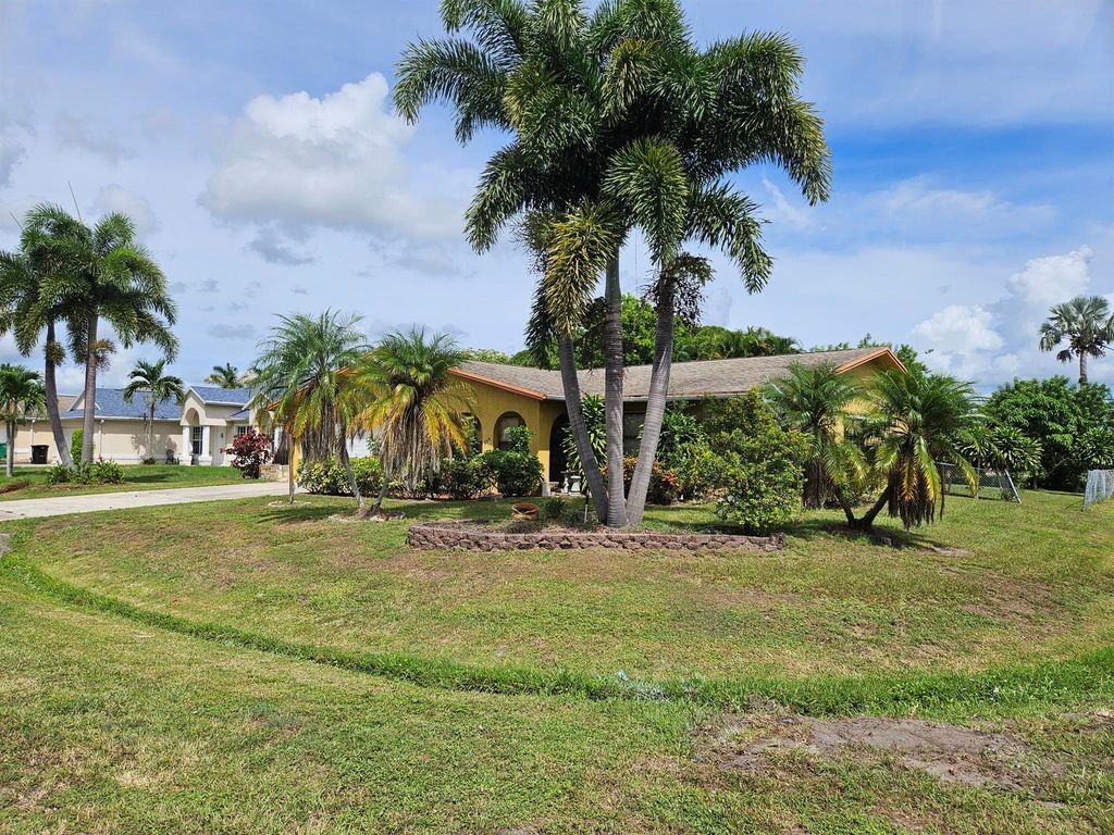 Photo of 899 SE Walters Terrace, Port Saint Lucie, FL 34983 (MLS # R11121985)