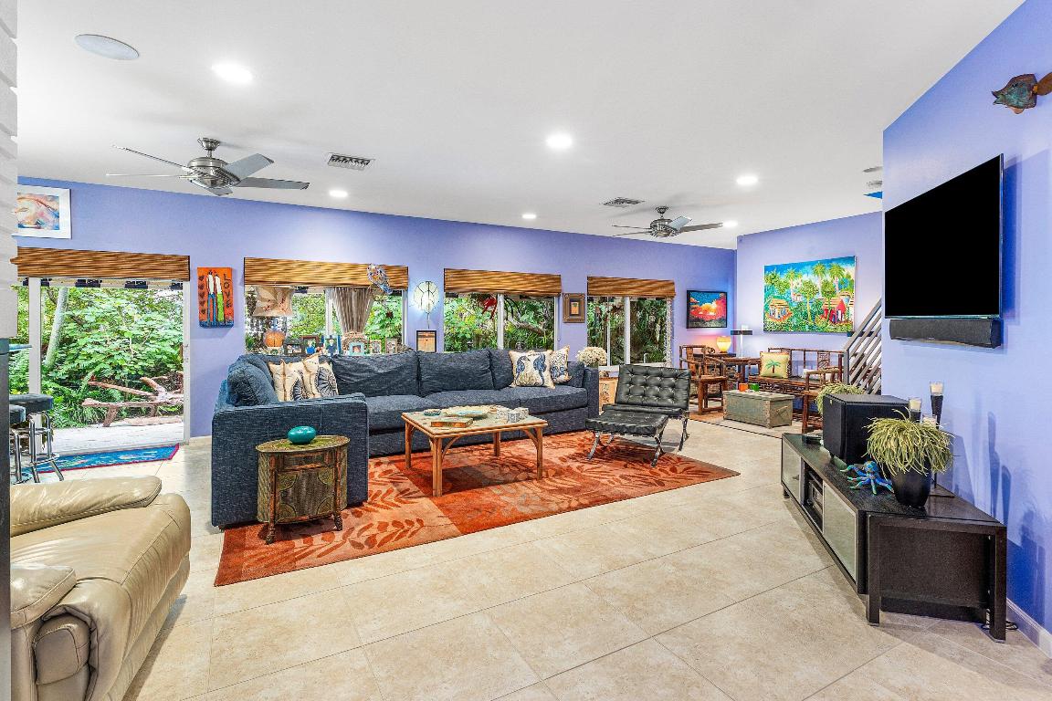 TROPICAL SHORES - Residential