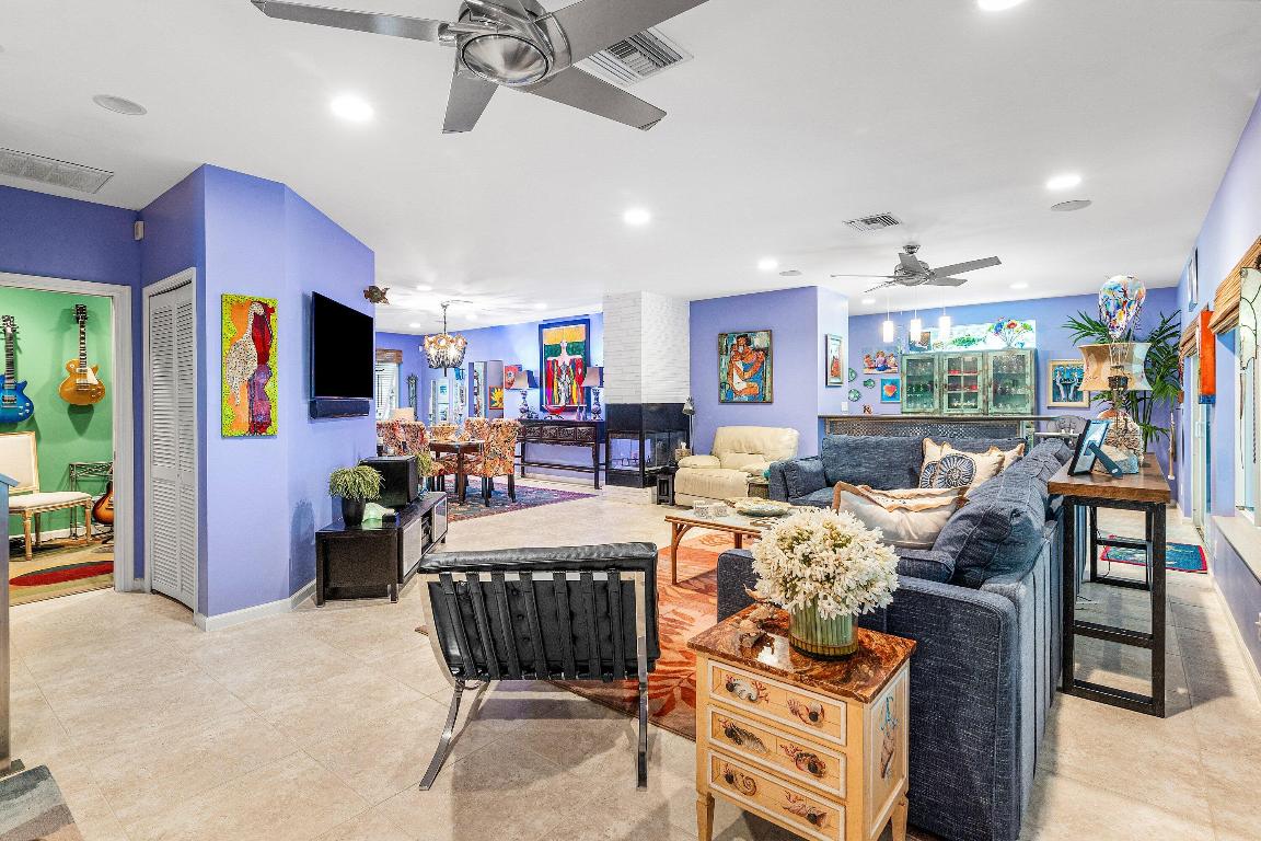 TROPICAL SHORES - Residential