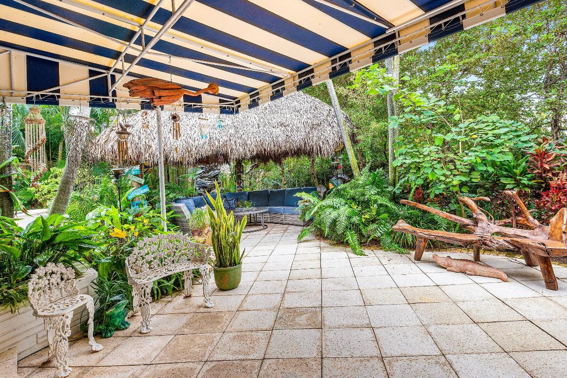 TROPICAL SHORES - Residential