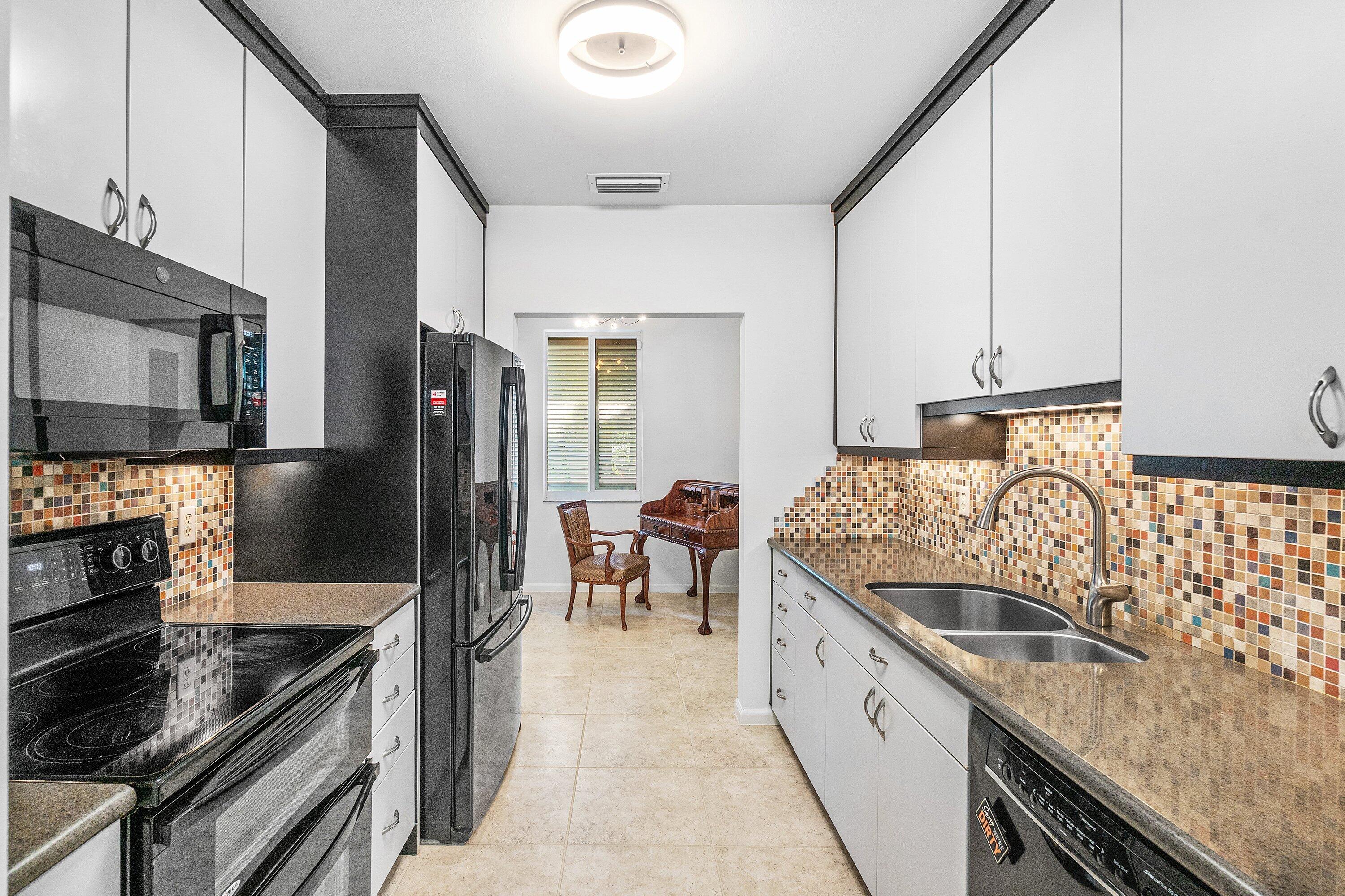 TROPICAL SHORES - Residential