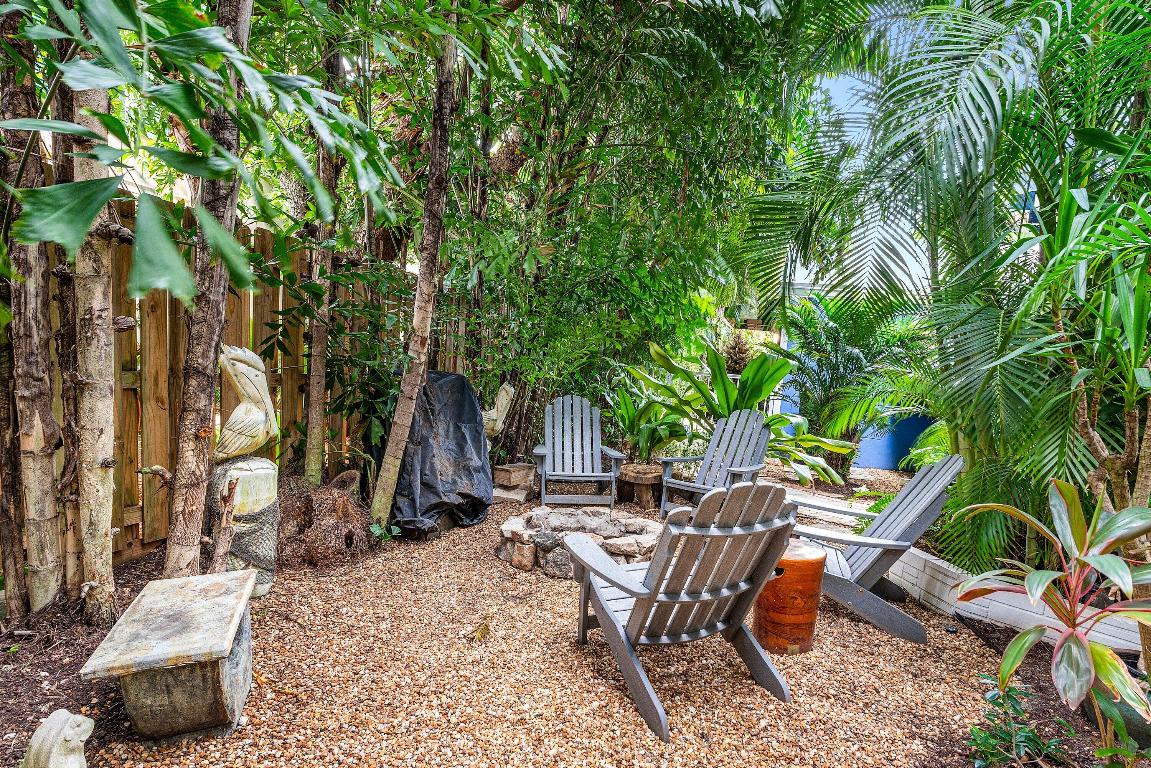 TROPICAL SHORES - Residential