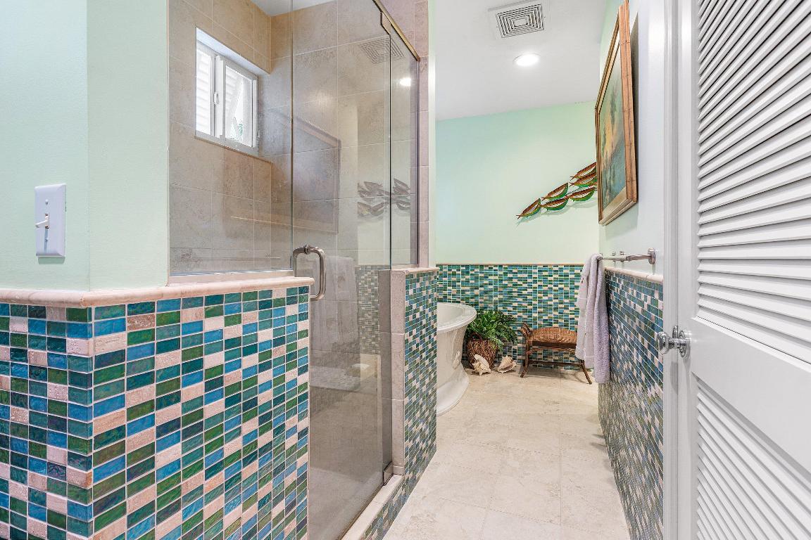 TROPICAL SHORES - Residential