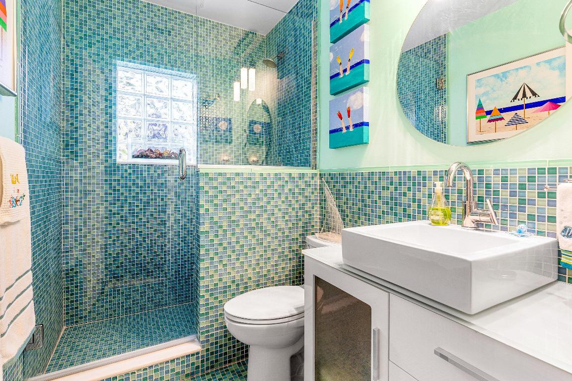 TROPICAL SHORES - Residential