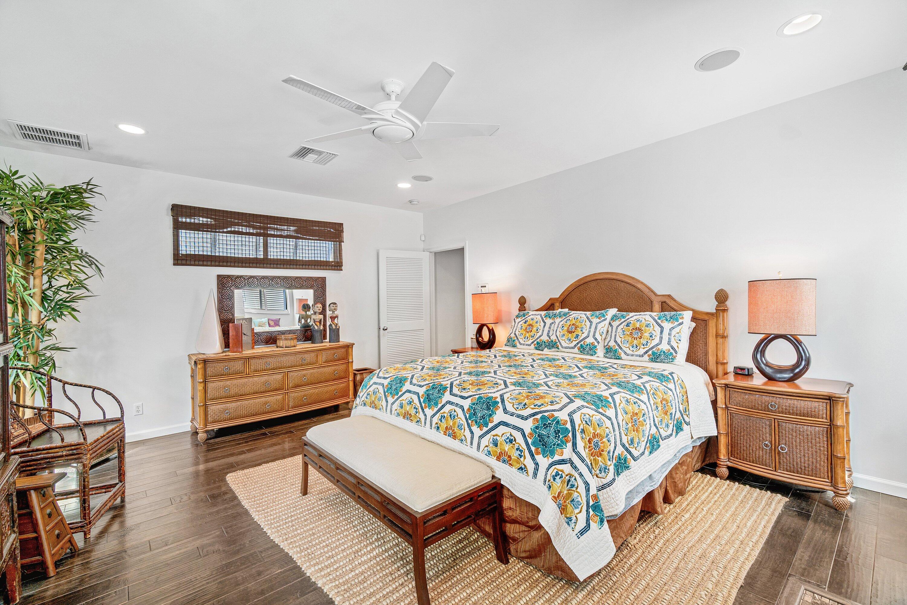 TROPICAL SHORES - Residential