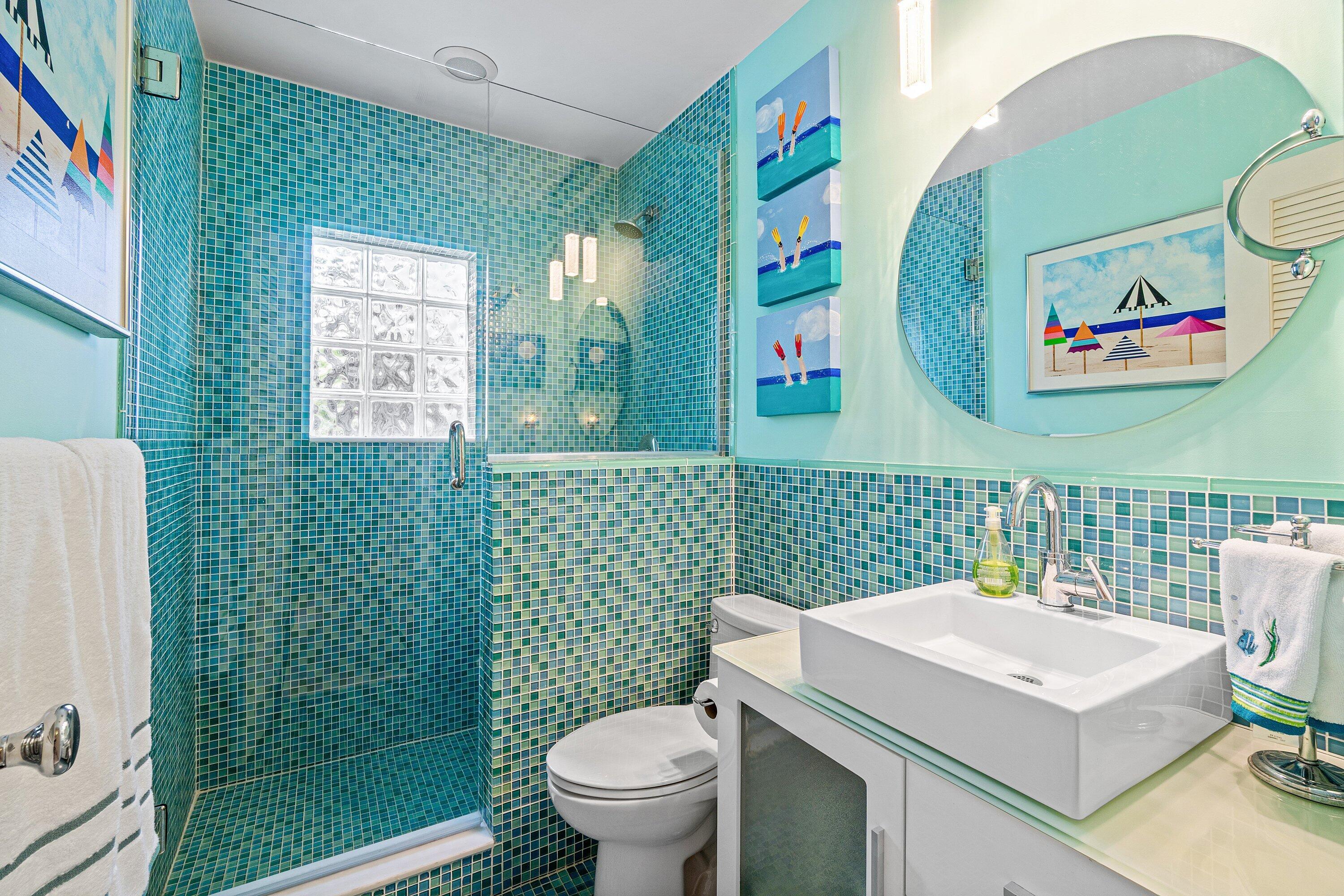 TROPICAL SHORES - Residential