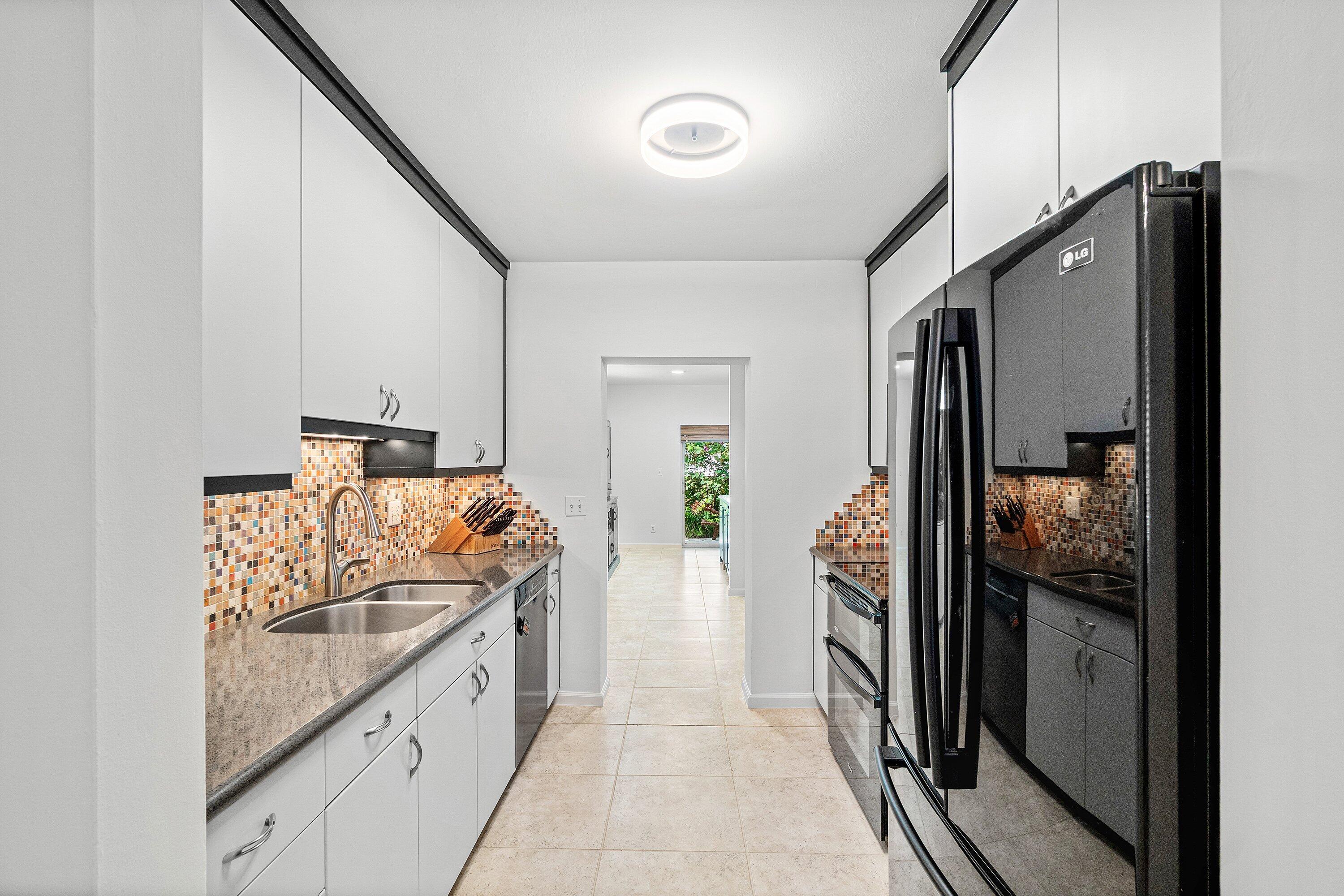 TROPICAL SHORES - Residential