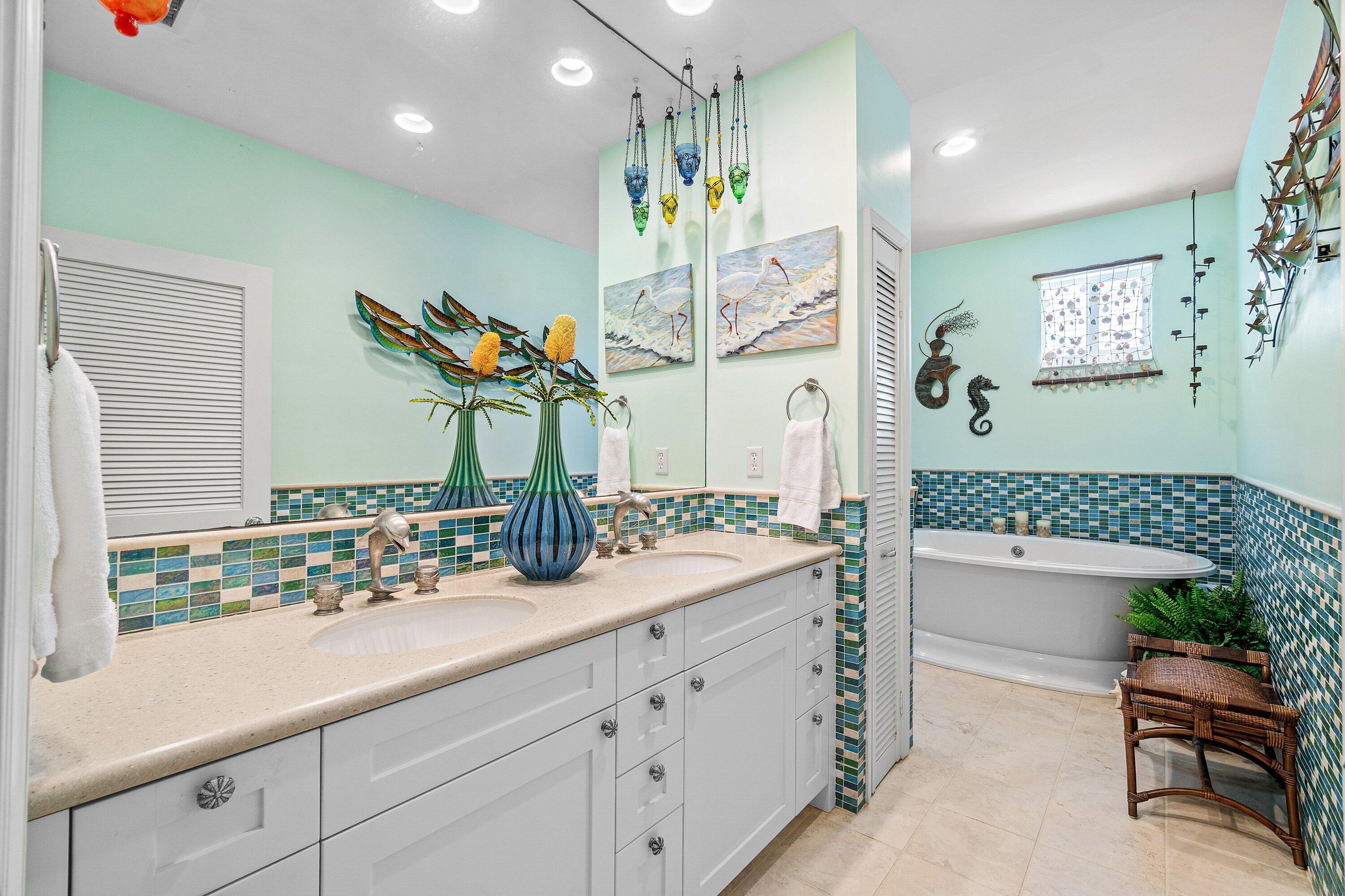 TROPICAL SHORES - Residential