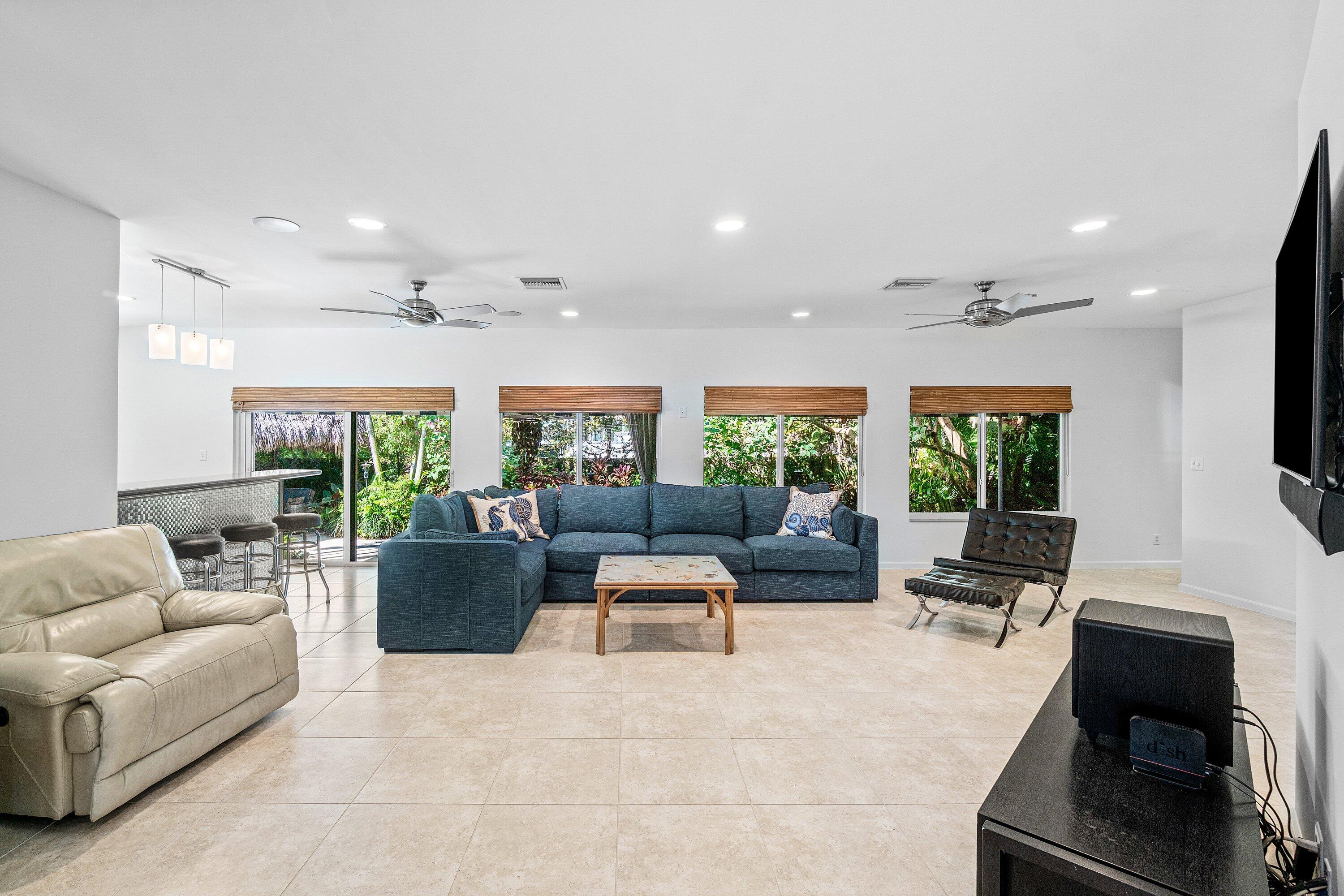 TROPICAL SHORES - Residential