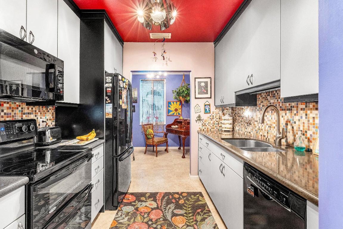 TROPICAL SHORES - Residential