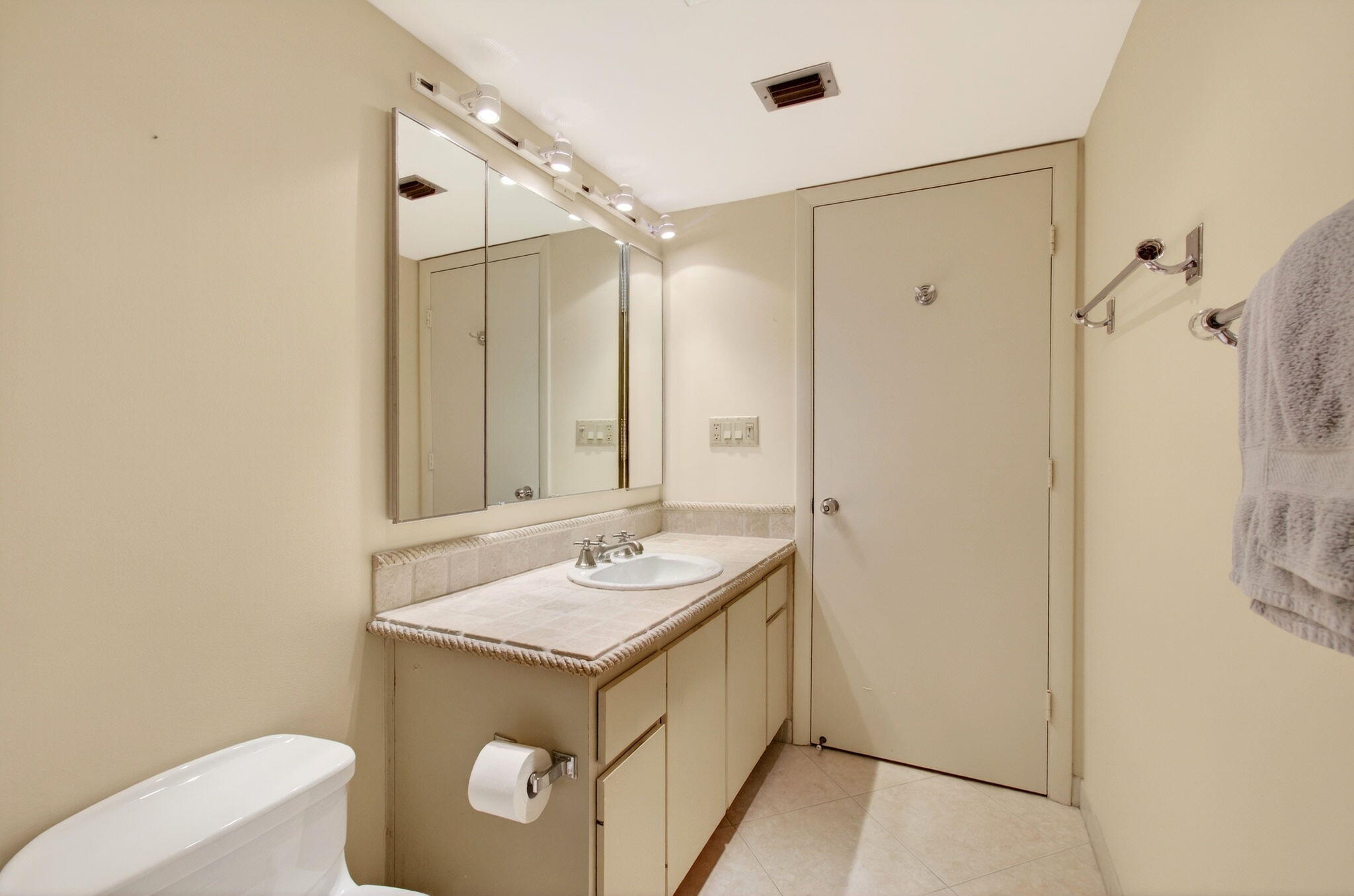 BRAEMAR ISLE CONDO - Residential