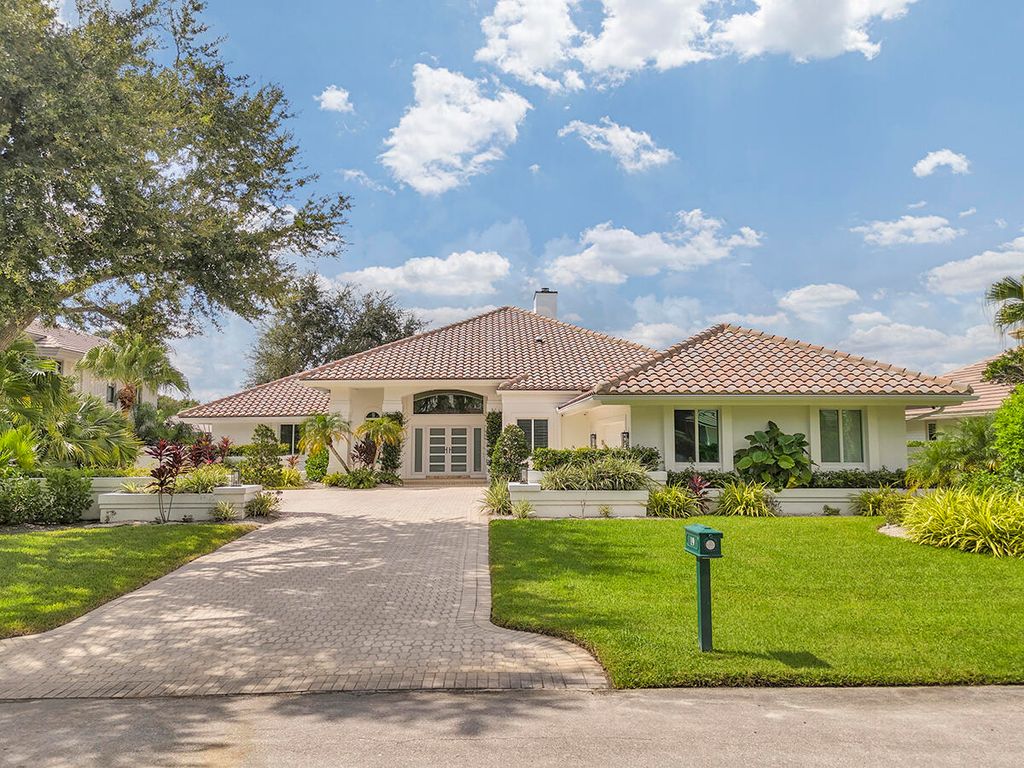 Photo of 19 Sheldrake Lane, Palm Beach Gardens, FL 33418 (MLS # R11122608)