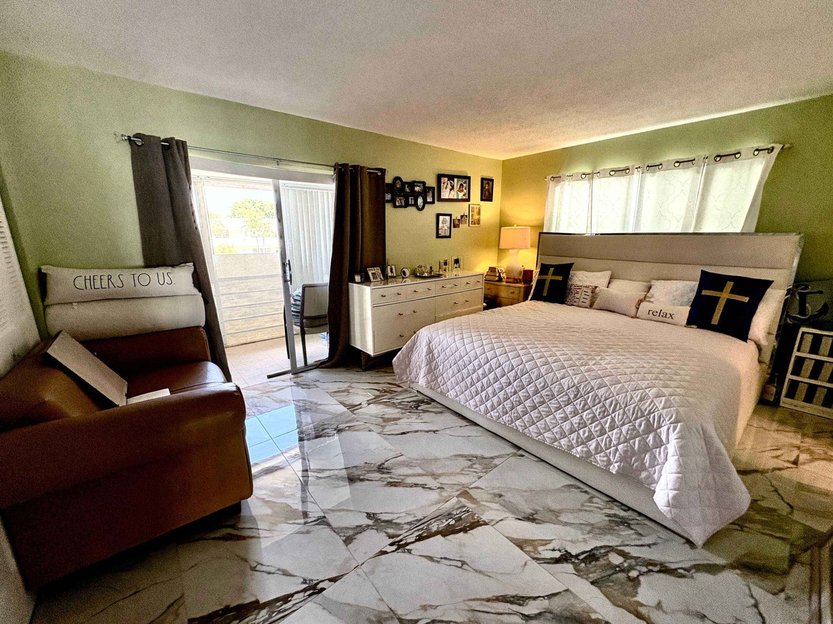 CENTURY VILLAGE / SHEFFIELD CONDOS A TO Q - Residential Lease