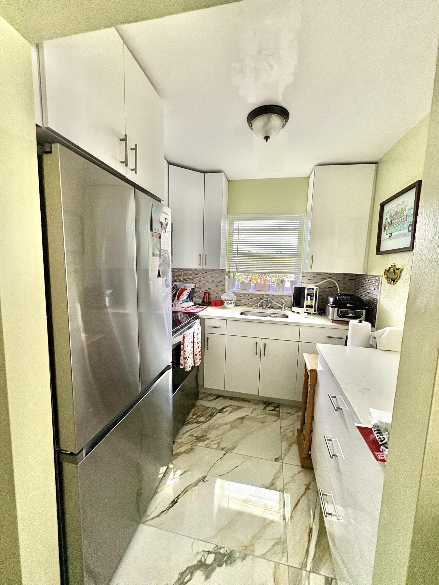 CENTURY VILLAGE / SHEFFIELD CONDOS A TO Q - Residential Lease