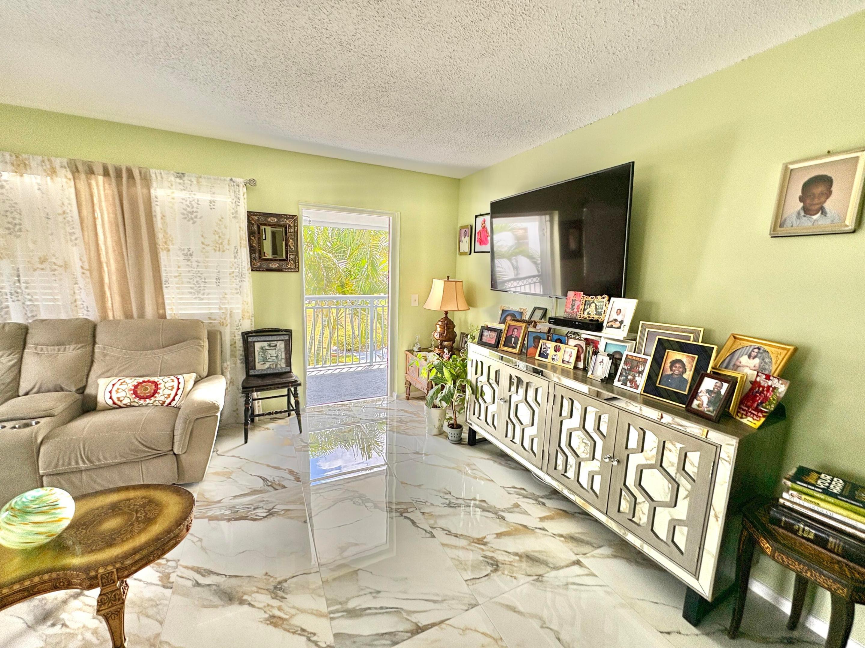 CENTURY VILLAGE / SHEFFIELD CONDOS A TO Q - Residential Lease