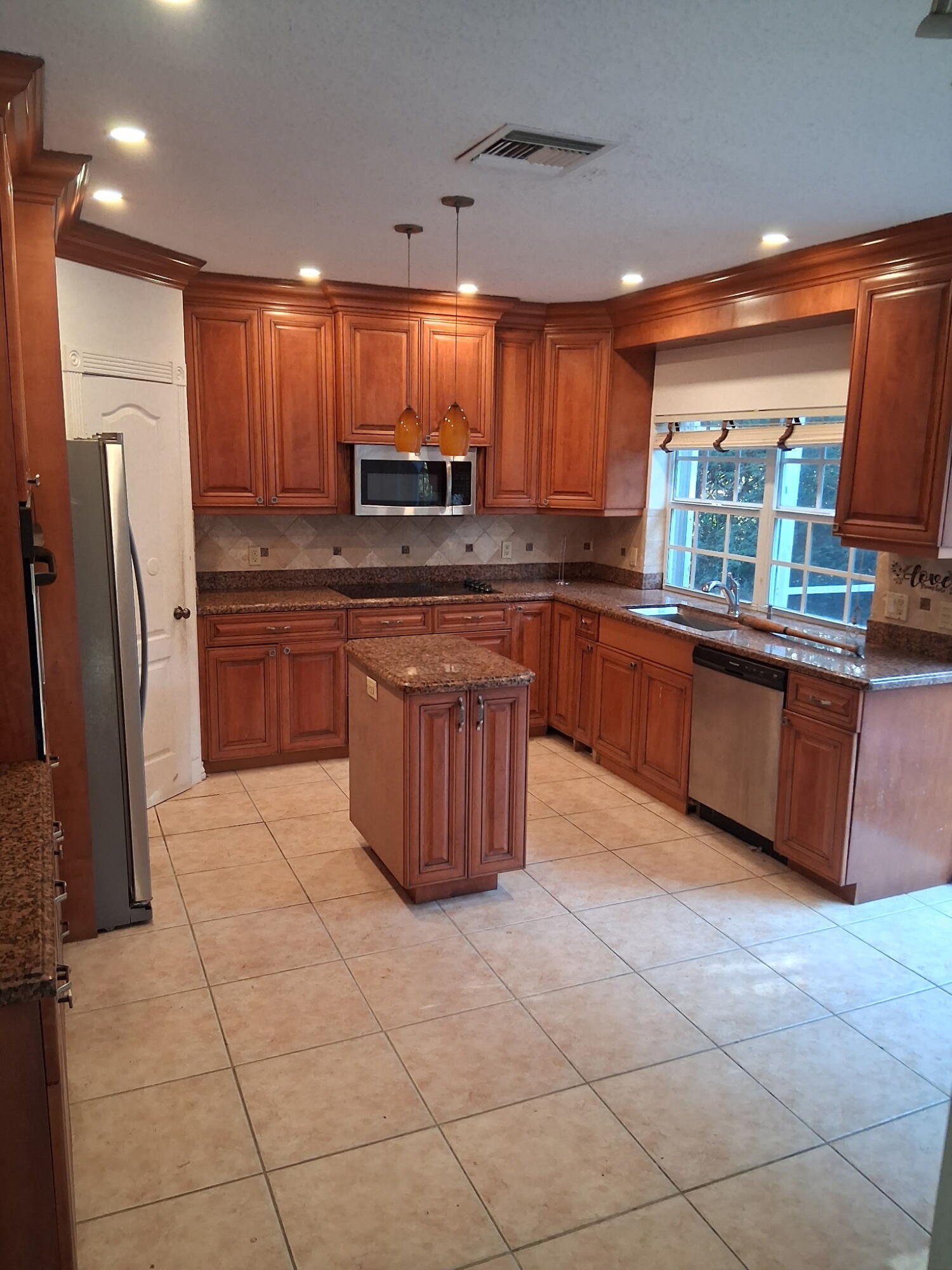 WOODSIDE ESTATES - Residential