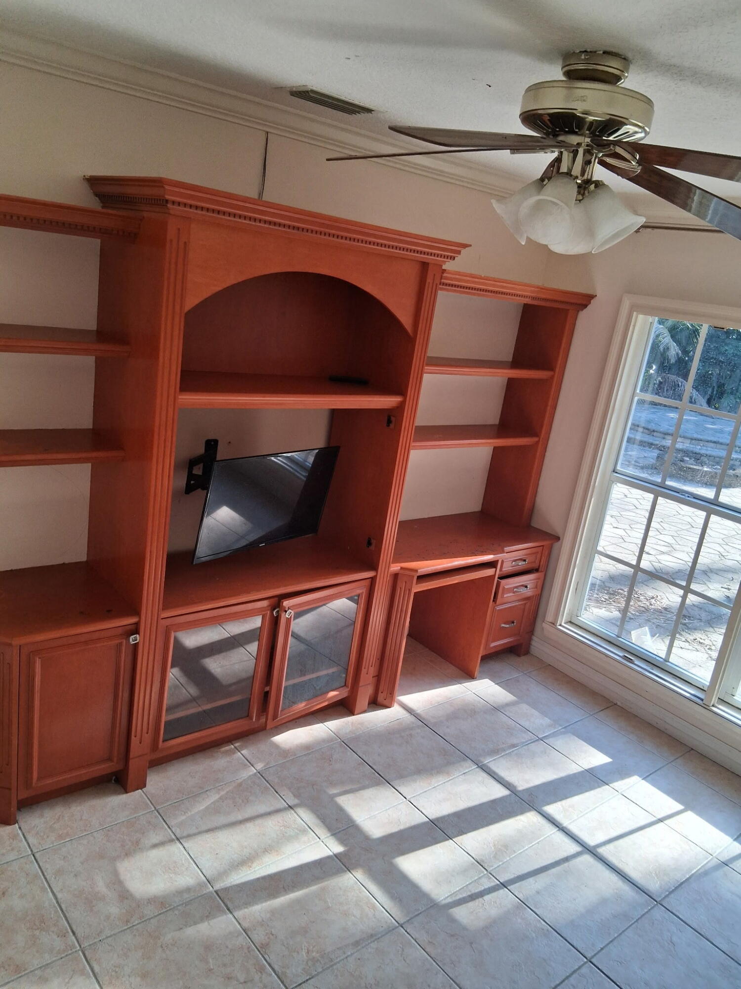 WOODSIDE ESTATES - Residential