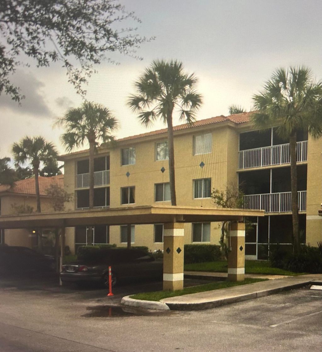 Photo of 410 S Park #1-204, Hollywood, FL 33021 (MLS # B26037935)