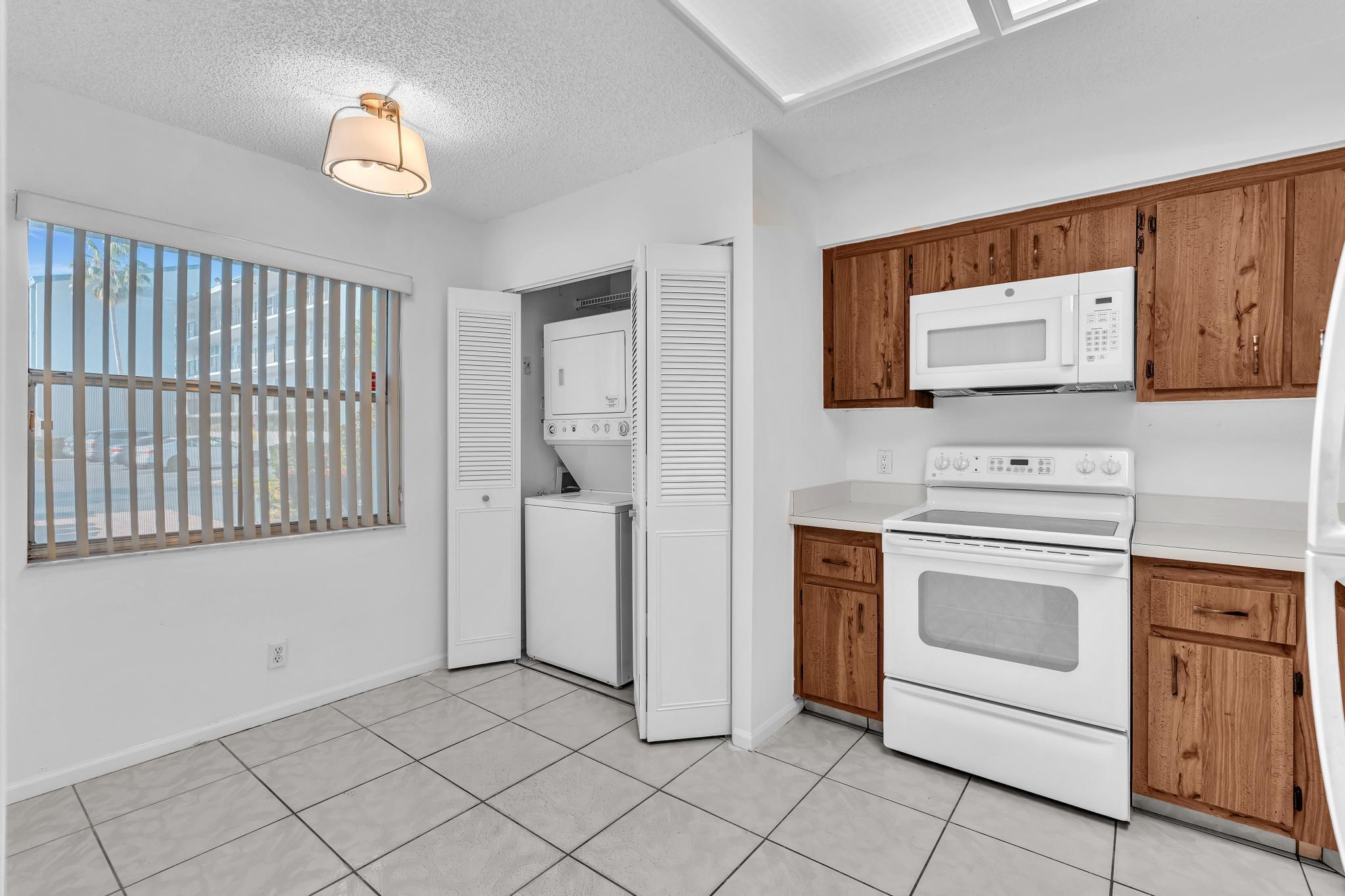 VILLAGES OF ORIOLE DEAUVILLE CONDO - Residential