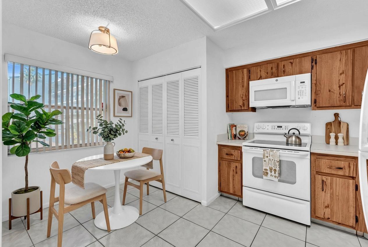 VILLAGES OF ORIOLE DEAUVILLE CONDO - Residential