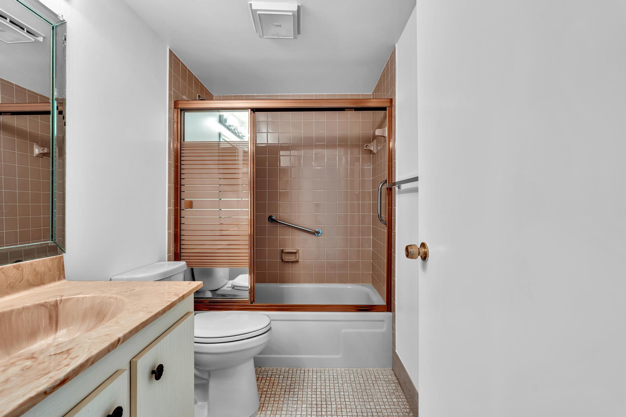 VILLAGES OF ORIOLE DEAUVILLE CONDO - Residential