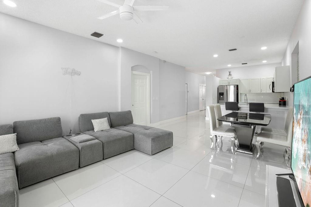 Lyons West 137-40 B - Residential Lease