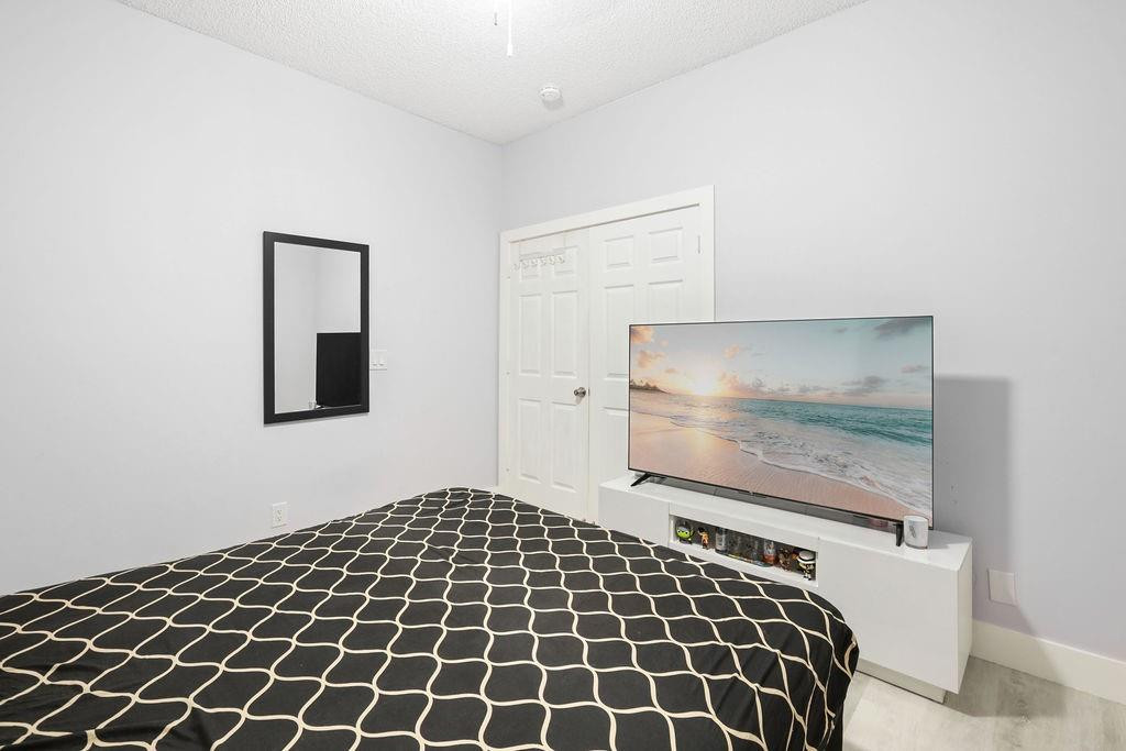 Lyons West 137-40 B - Residential Lease