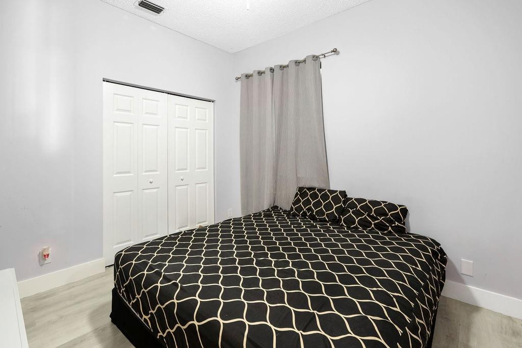 Lyons West 137-40 B - Residential Lease