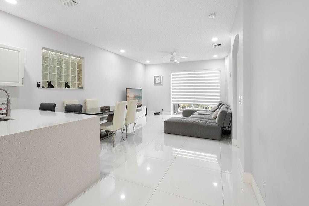 Lyons West 137-40 B - Residential Lease