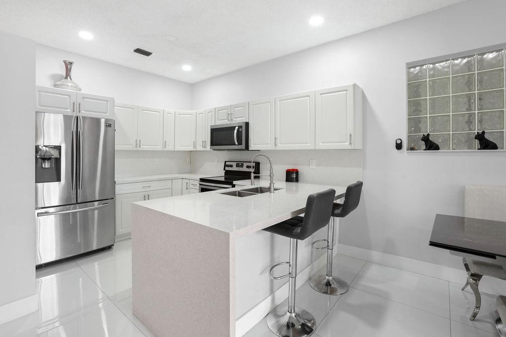 Lyons West 137-40 B - Residential Lease