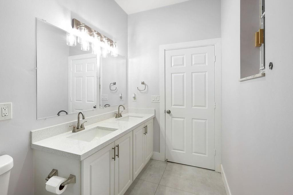 Lyons West 137-40 B - Residential Lease