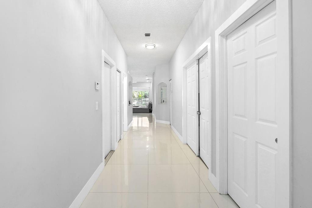 Lyons West 137-40 B - Residential Lease