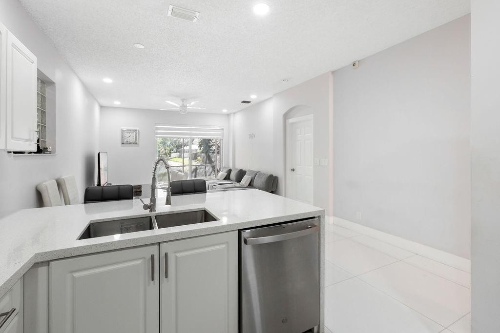 Lyons West 137-40 B - Residential Lease