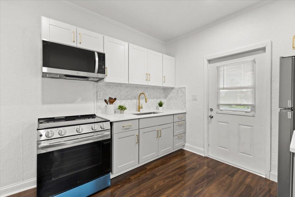 Photo of 518 Biscayne Drive #B, West Palm Beach, FL 33401 (MLS # B26010863)