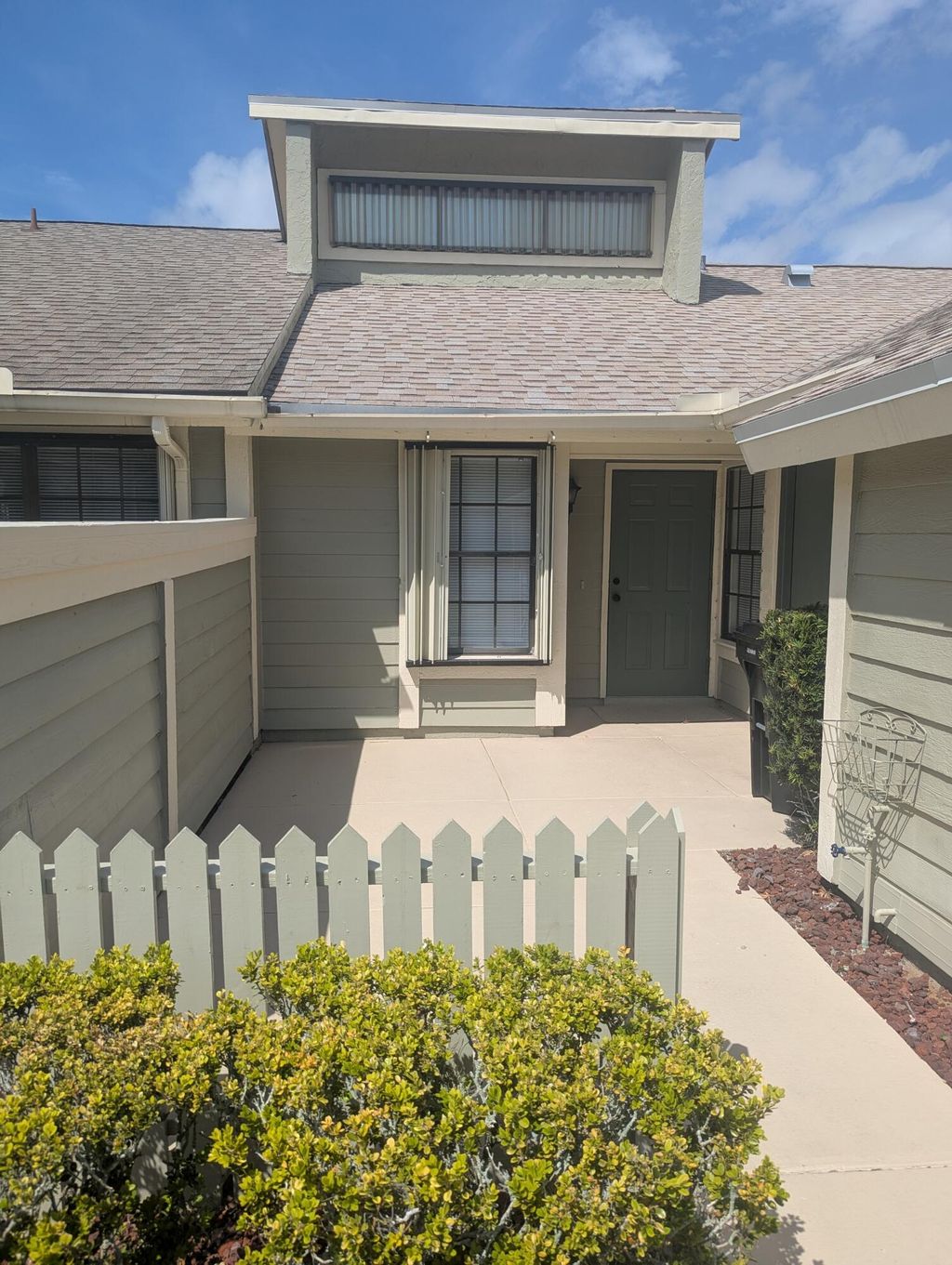 Photo of 1455 SE Colchester Circle, Port Saint Lucie, FL 34952 (MLS # B26025207)