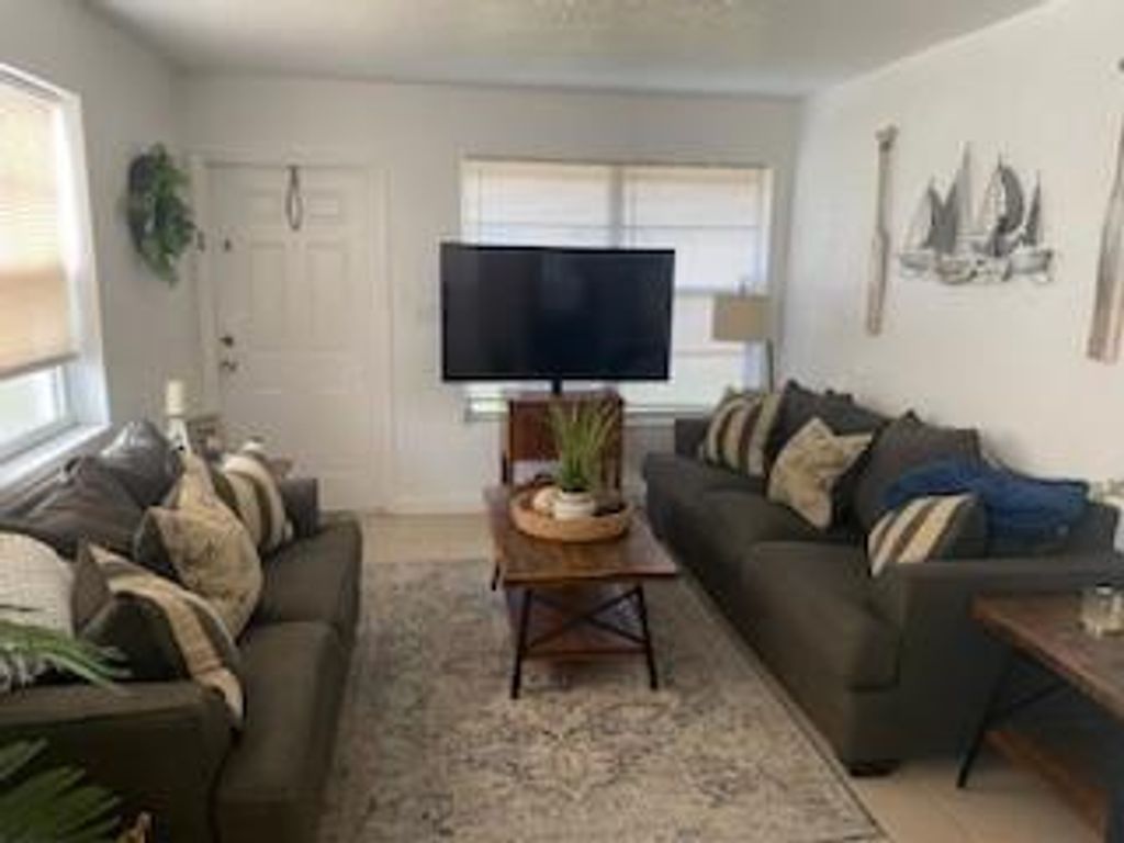 Photo of 841 NE 40th Street, Oakland Park, FL 33334 (MLS # F10448726)