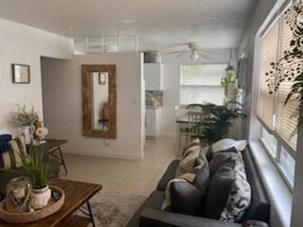 Photo of 841 NE 40th Street, Oakland Park, FL 33334 (MLS # F10448726)