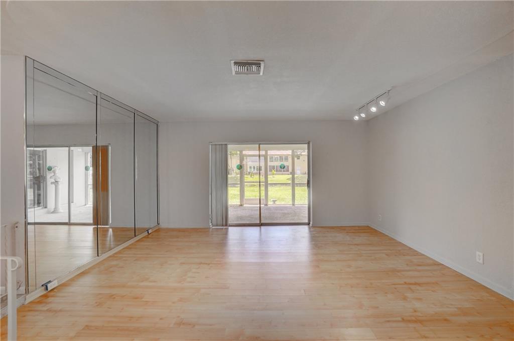 Oriole-Margate Sec 4 78-2 - Residential