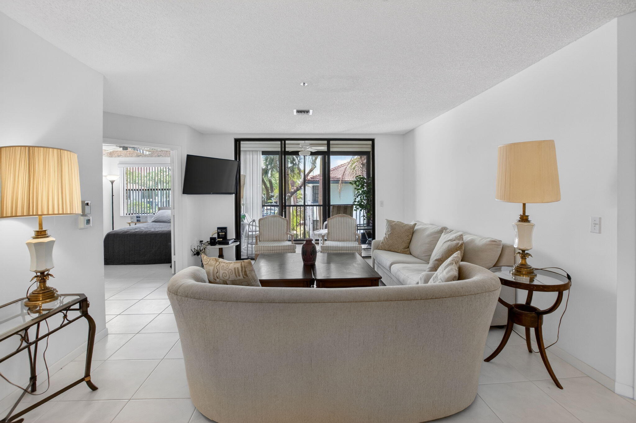 PLATINA  ILLUSTRE VILLAGE CONDO - Residential