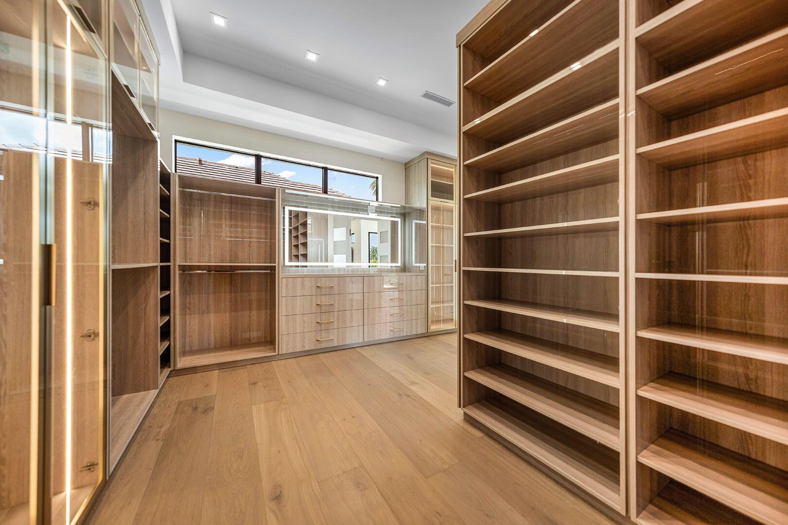 ROYAL PALM YACHT & COUNTR - Residential