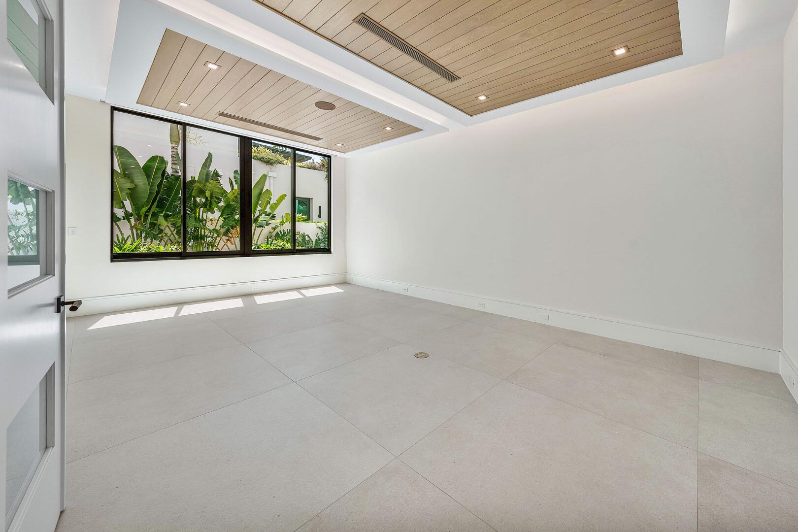 ROYAL PALM YACHT & COUNTR - Residential