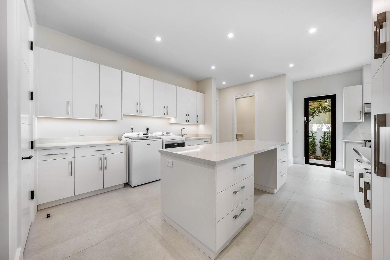 ROYAL PALM YACHT & COUNTR - Residential