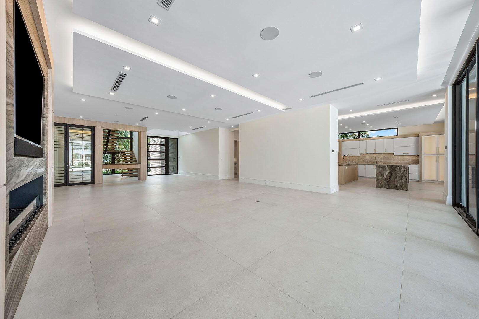 ROYAL PALM YACHT & COUNTR - Residential