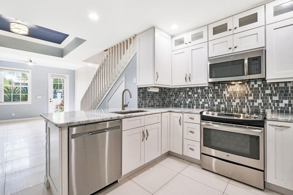 Photo of 902 S Federal Highway #4, Lake Worth Beach, FL 33460 (MLS # R11128086)