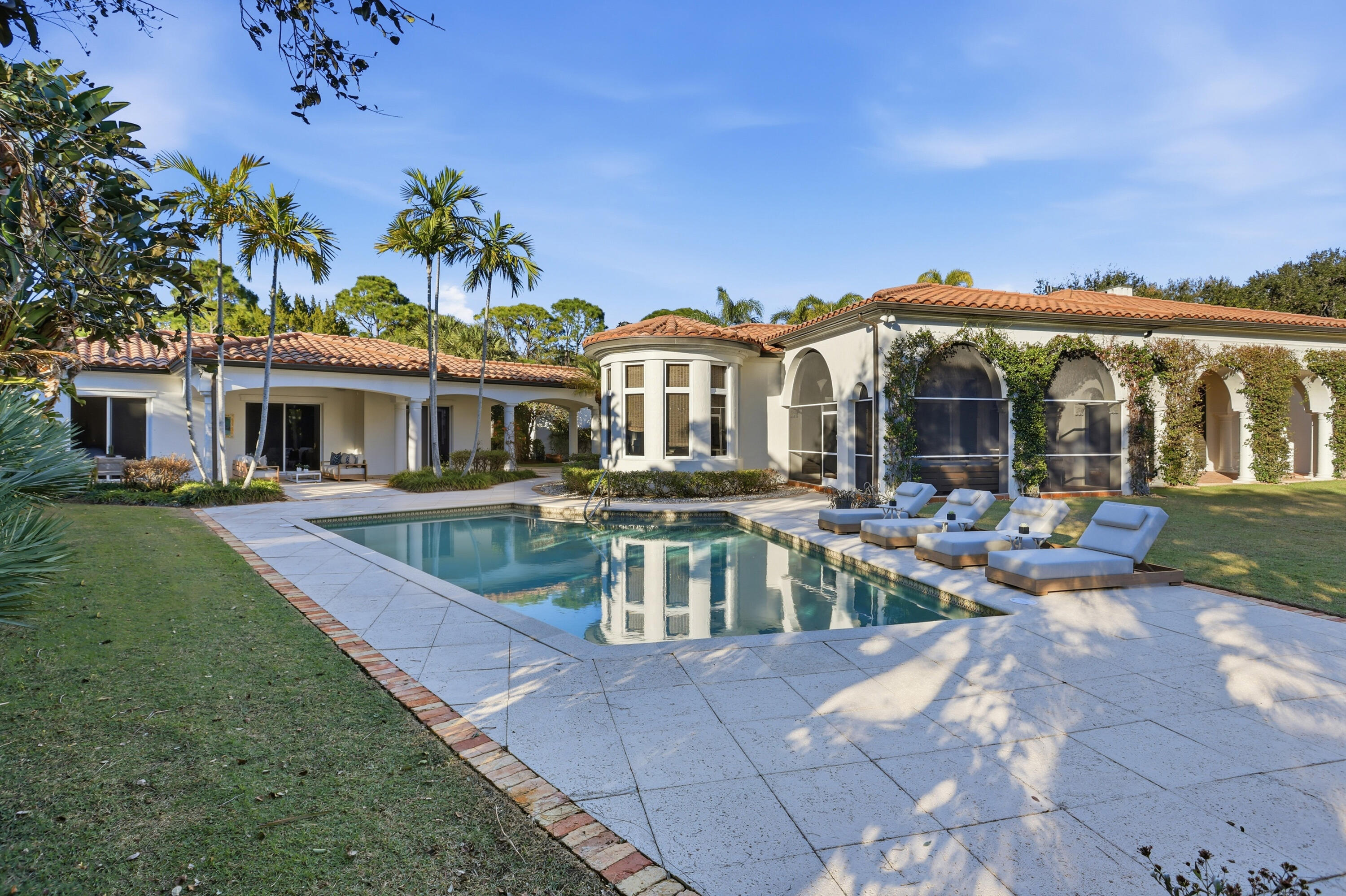 LOBLOLLY PINES - Residential