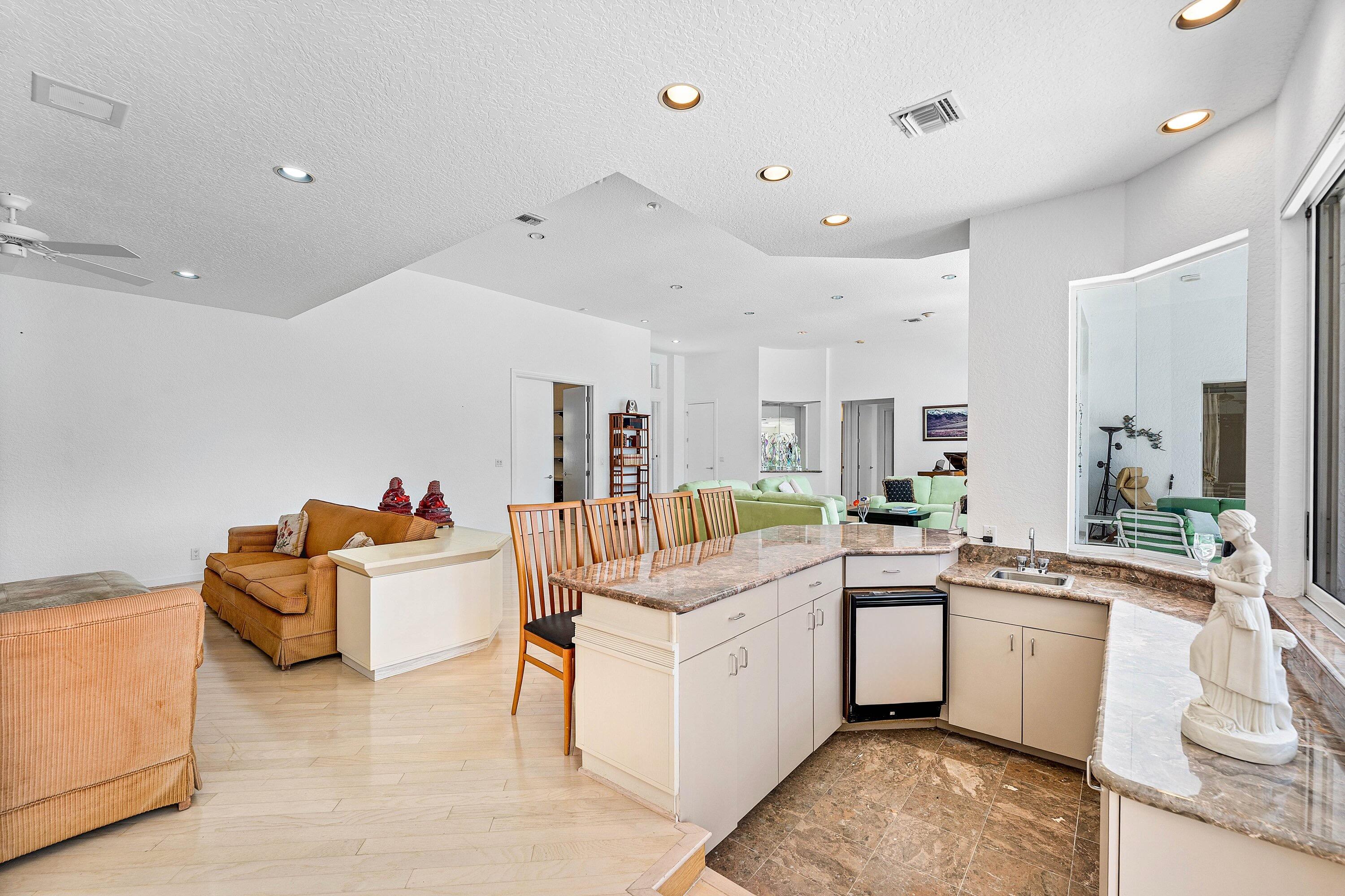 SUTTON PLACE AT HUNTERS RUN - Residential